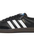 נעל אדידס סמבה שחור לבן סוליית גומי, שלושה פסים בולטים, לוגו SAMBA בזהב